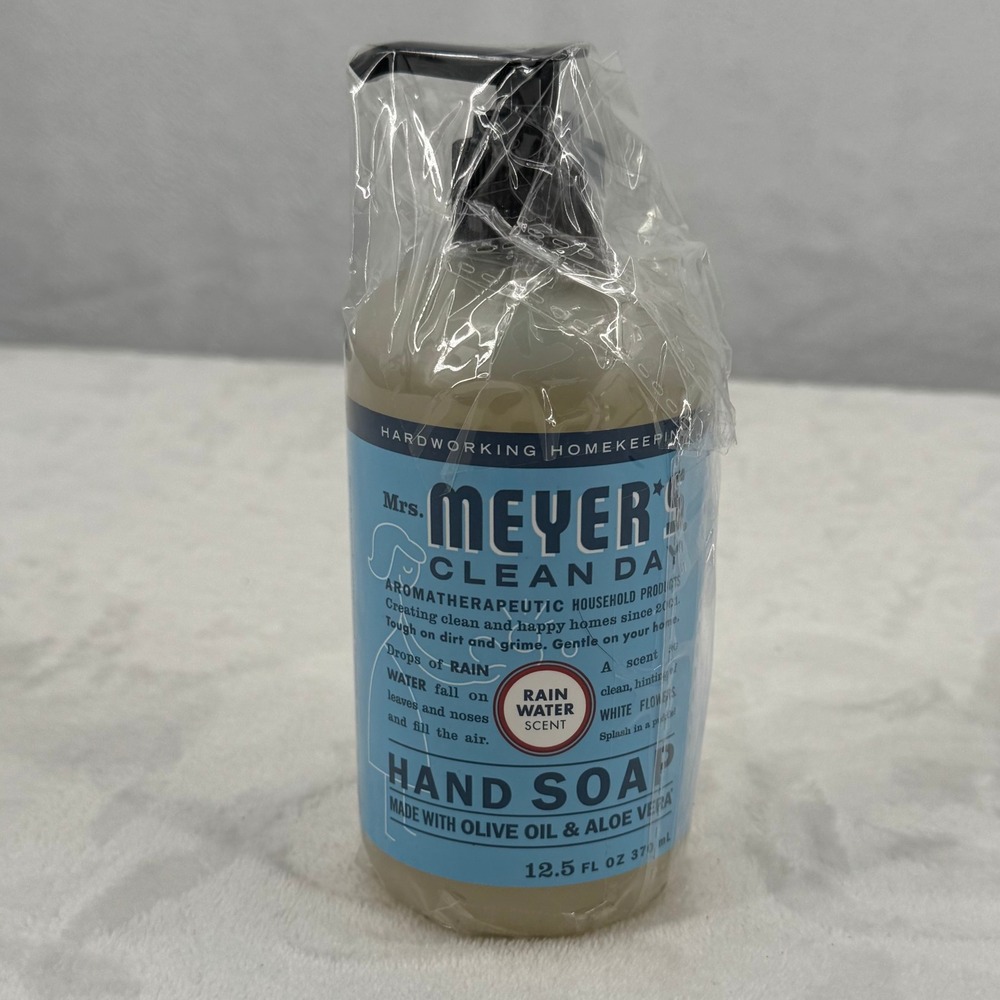 New Mrs Meyers Clean Day Hand Soap Rain Water Scent 12.5 fl oz Pump Bottle